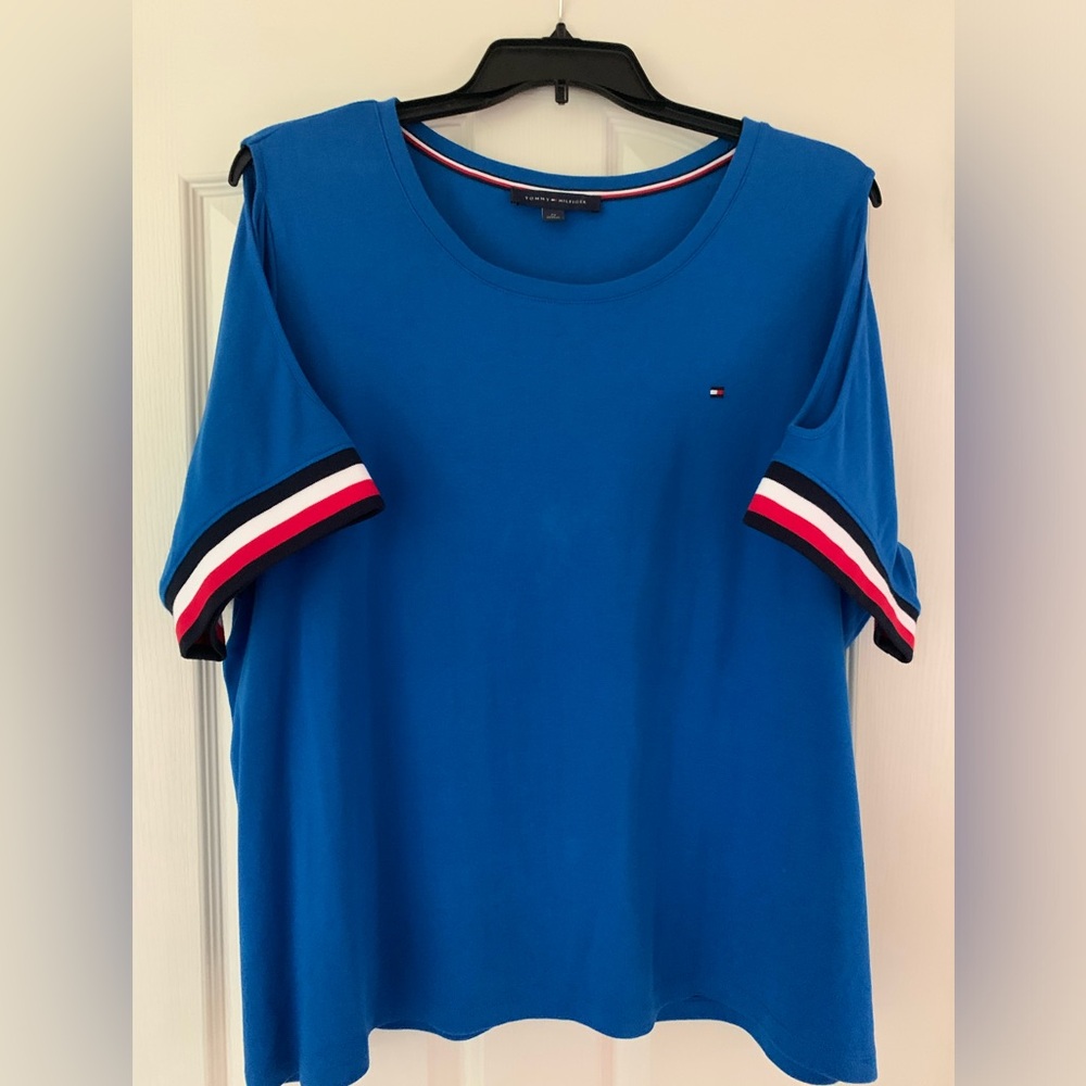 Tommy Hilfiger cold shouldersleeve top Red,white,blue accent at sleeves